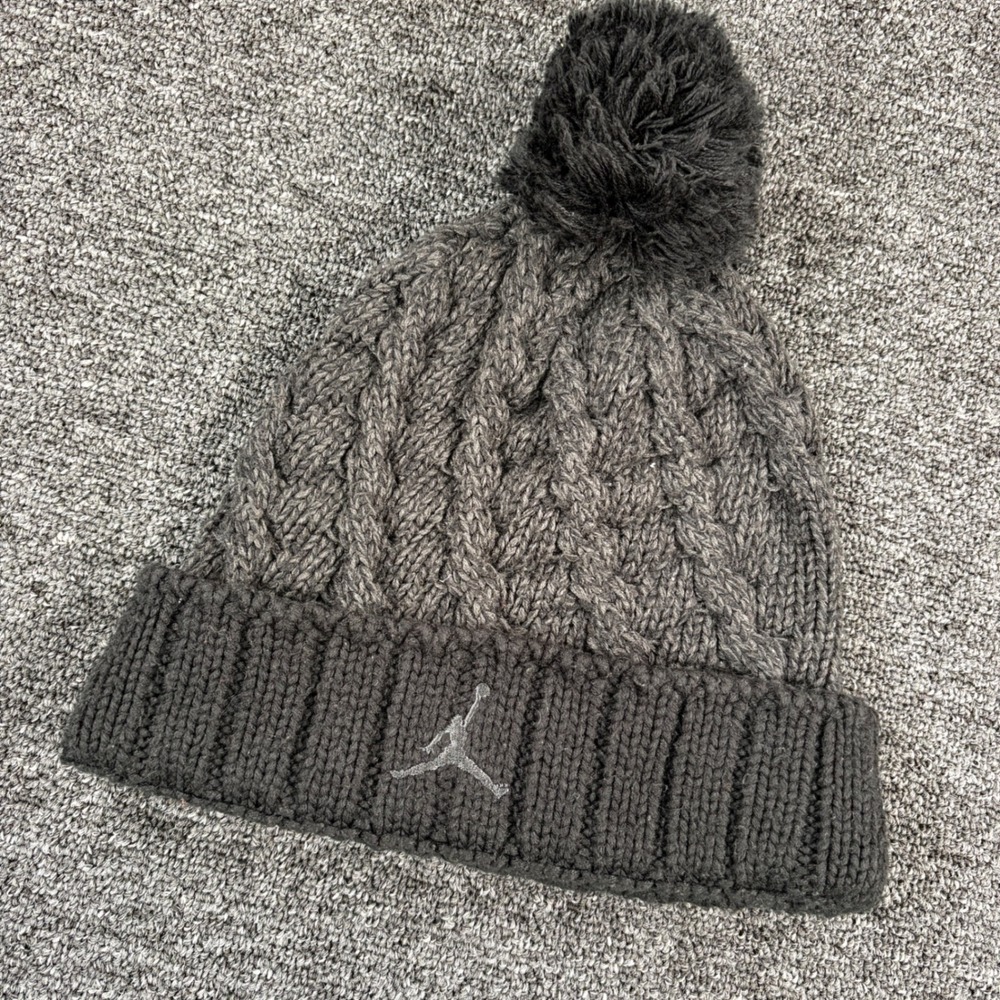 Jordan Beanie Men OS Gray Black Cable Knit Pom Pom Jumpman Winter Hat